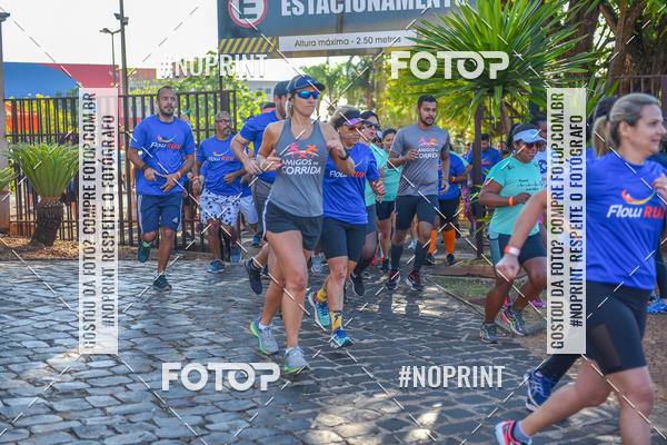 Buy your photos of the eventFLOW RUN on Fotop