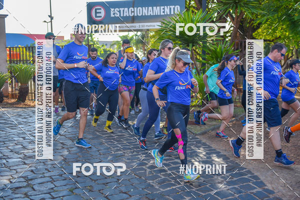Buy your photos of the eventFLOW RUN on Fotop