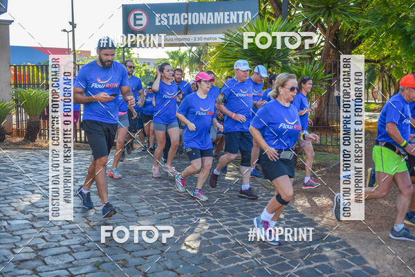 Buy your photos of the eventFLOW RUN on Fotop