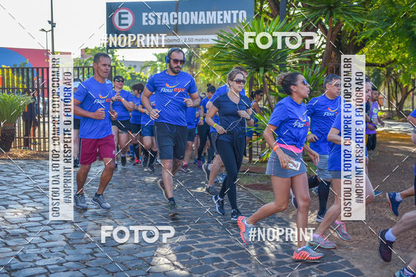 Buy your photos of the eventFLOW RUN on Fotop