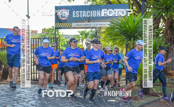 Buy your photos of the eventFLOW RUN on Fotop