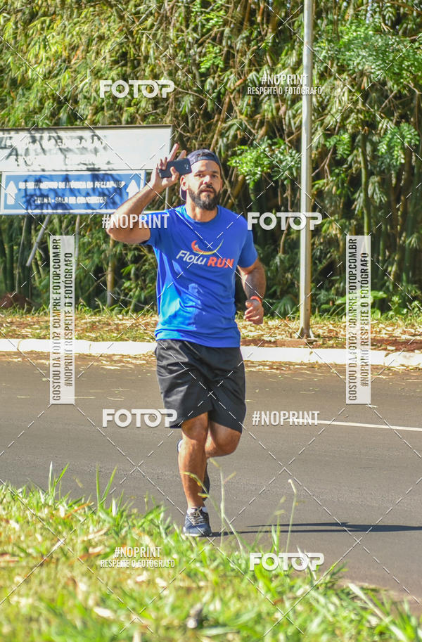 Buy your photos of the eventFLOW RUN on Fotop