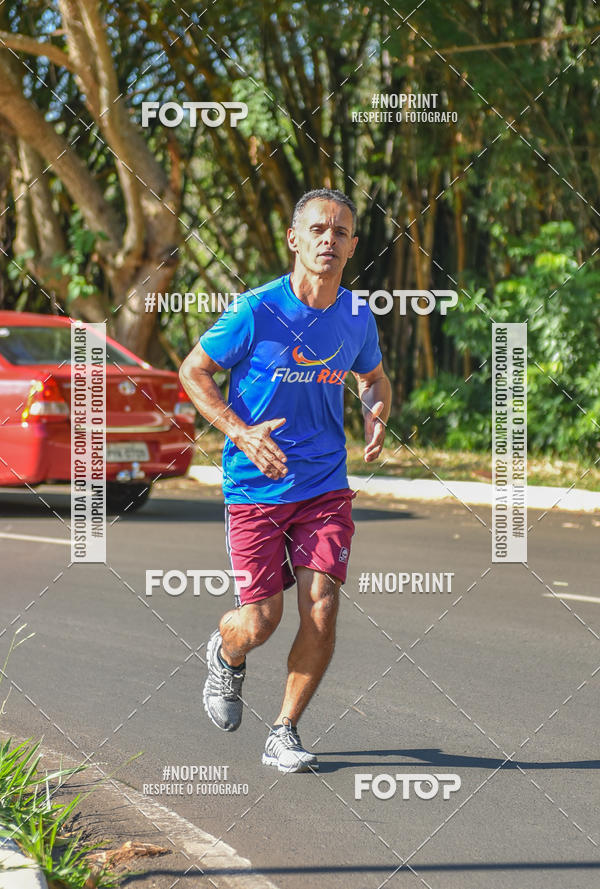 Buy your photos of the eventFLOW RUN on Fotop