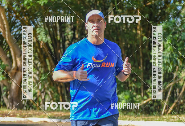 Buy your photos of the eventFLOW RUN on Fotop