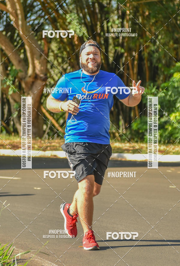 Buy your photos of the eventFLOW RUN on Fotop