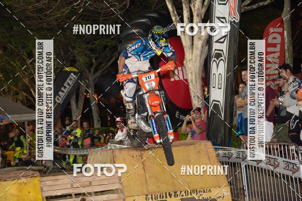 Buy your photos of the eventNight Track 2019 on Fotop