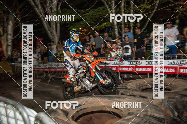 Buy your photos of the eventNight Track 2019 on Fotop