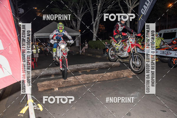 Buy your photos of the eventNight Track 2019 on Fotop