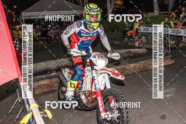 Buy your photos of the eventNight Track 2019 on Fotop