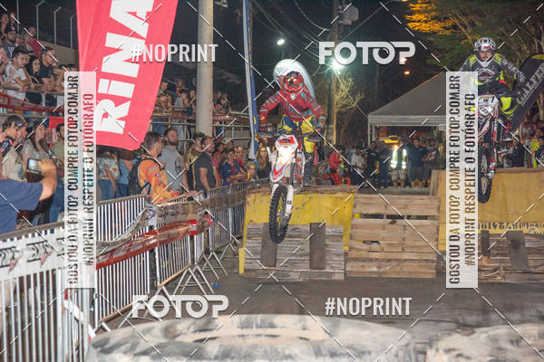 Buy your photos of the eventNight Track 2019 on Fotop