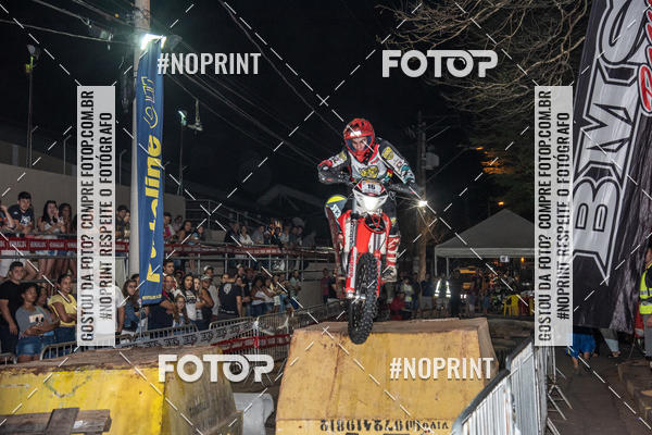 Buy your photos of the eventNight Track 2019 on Fotop