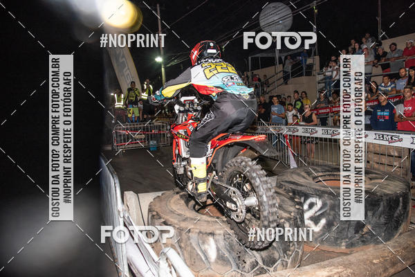 Buy your photos of the eventNight Track 2019 on Fotop