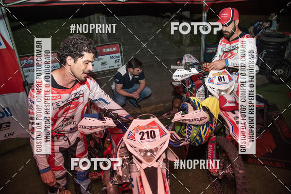 Buy your photos of the eventNight Track 2019 on Fotop