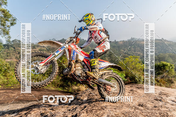 Buy your photos of the eventNight Track 2019 on Fotop