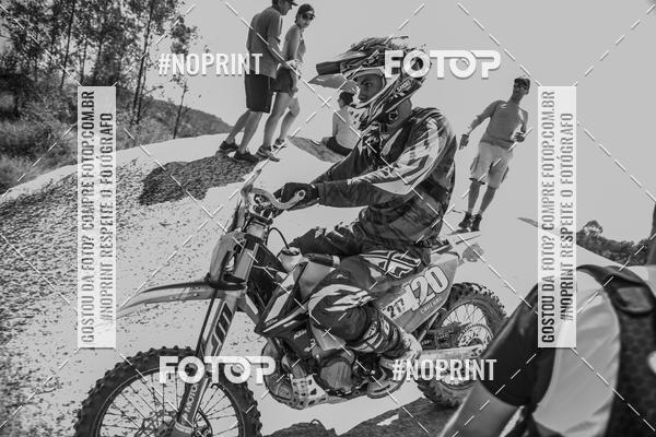 Buy your photos of the eventNight Track 2019 on Fotop