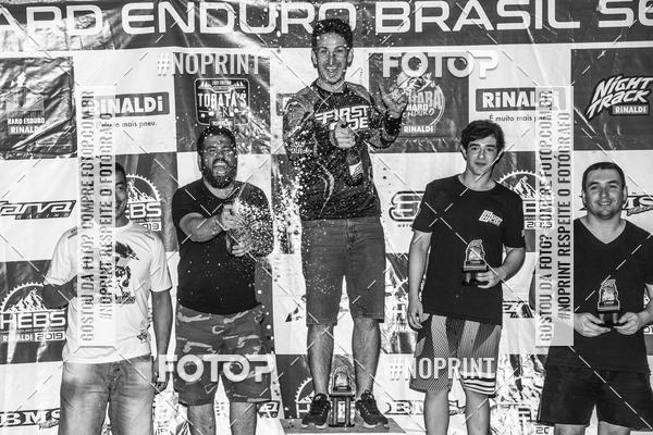 Buy your photos of the eventNight Track 2019 on Fotop