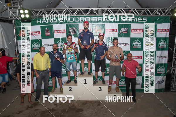 Buy your photos of the eventNight Track 2019 on Fotop