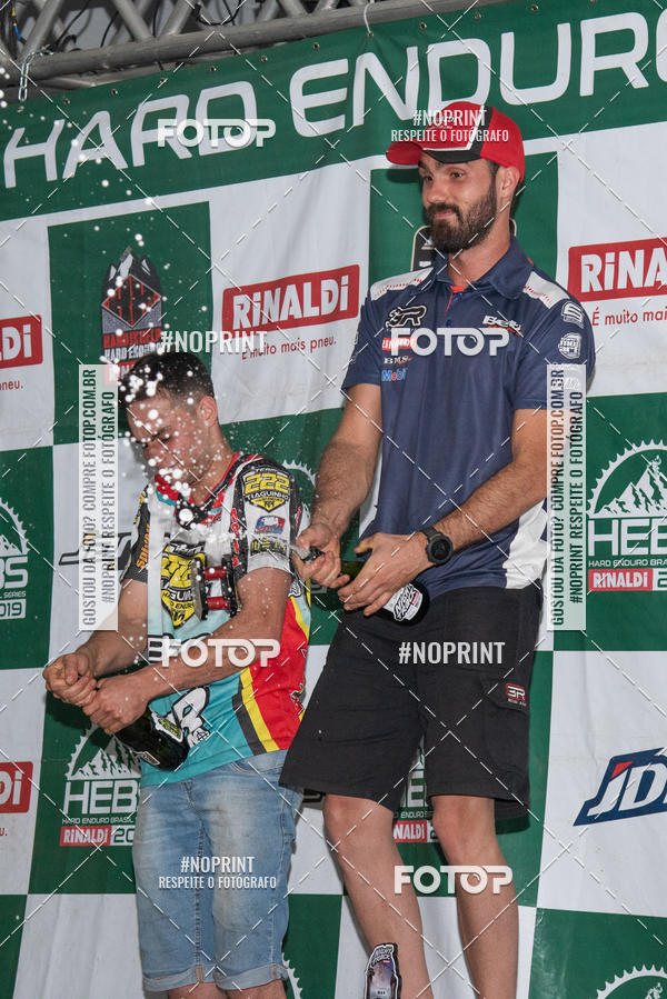 Buy your photos of the eventNight Track 2019 on Fotop