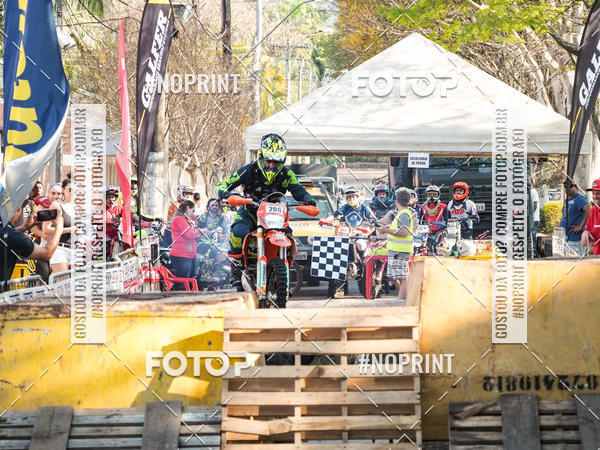 Buy your photos of the eventNight Track 2019 on Fotop