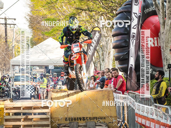 Buy your photos of the eventNight Track 2019 on Fotop