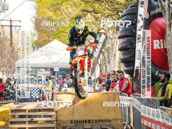 Buy your photos of the eventNight Track 2019 on Fotop