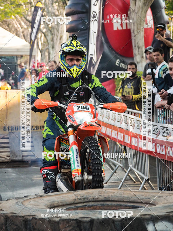 Buy your photos of the eventNight Track 2019 on Fotop