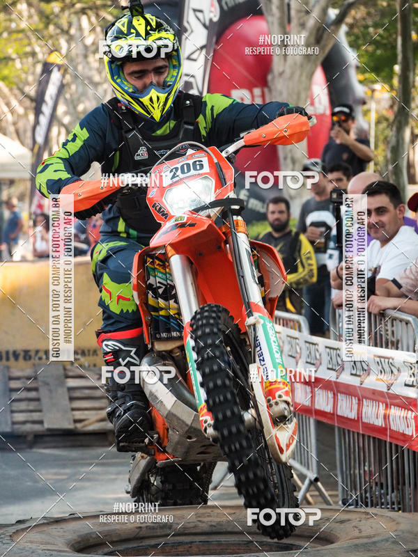 Buy your photos of the eventNight Track 2019 on Fotop