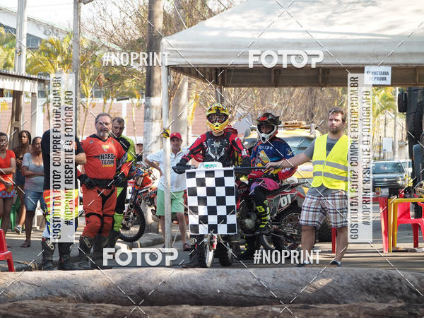 Buy your photos of the eventNight Track 2019 on Fotop