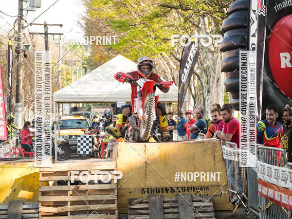 Buy your photos of the eventNight Track 2019 on Fotop