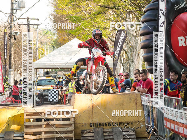 Buy your photos of the eventNight Track 2019 on Fotop