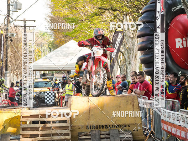 Buy your photos of the eventNight Track 2019 on Fotop