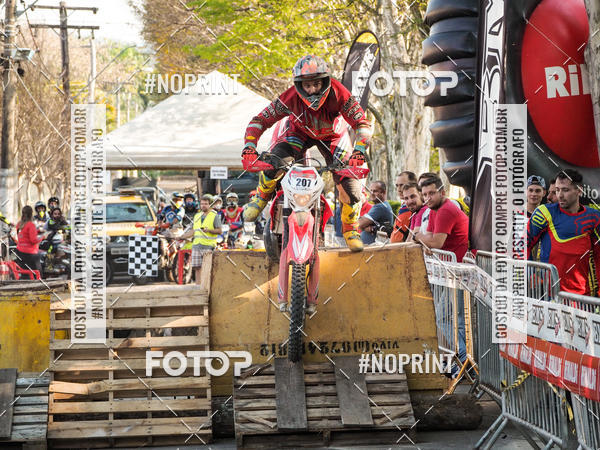 Buy your photos of the eventNight Track 2019 on Fotop