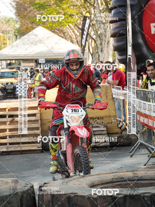 Buy your photos of the eventNight Track 2019 on Fotop