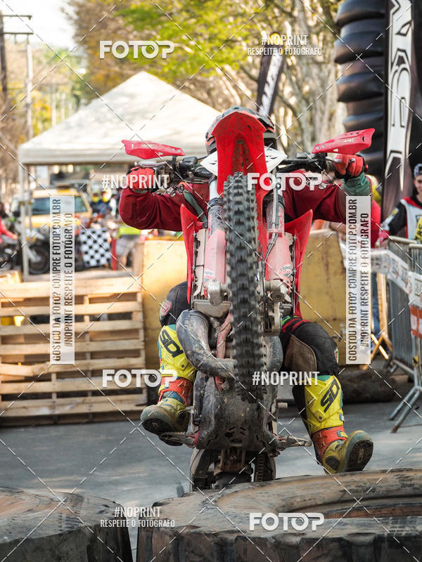 Buy your photos of the eventNight Track 2019 on Fotop