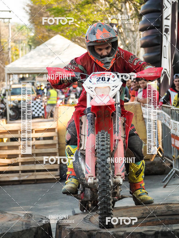 Buy your photos of the eventNight Track 2019 on Fotop