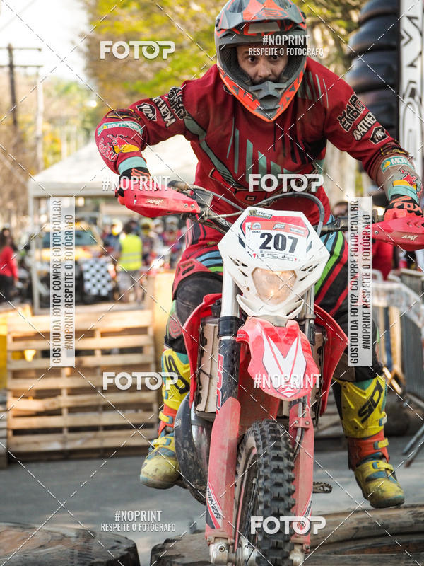 Buy your photos of the eventNight Track 2019 on Fotop