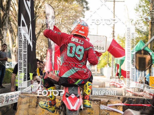 Buy your photos of the eventNight Track 2019 on Fotop