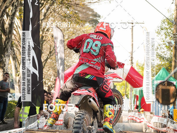 Buy your photos of the eventNight Track 2019 on Fotop