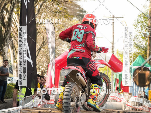 Buy your photos of the eventNight Track 2019 on Fotop