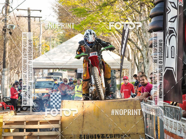 Buy your photos of the eventNight Track 2019 on Fotop