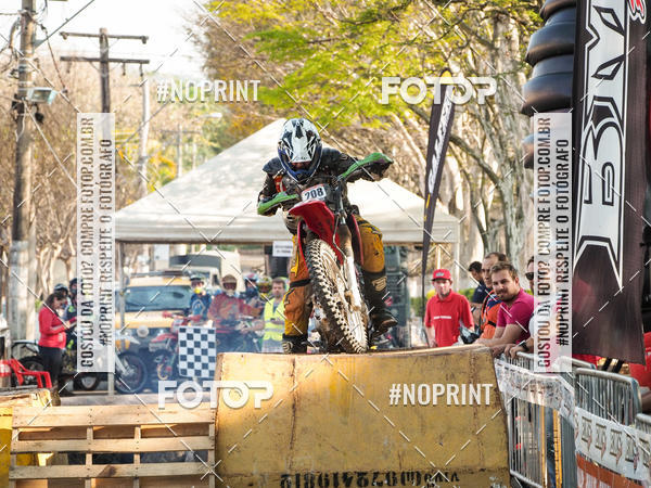 Buy your photos of the eventNight Track 2019 on Fotop