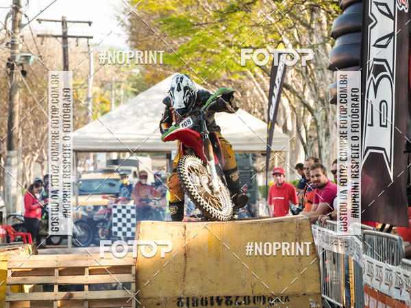 Buy your photos of the eventNight Track 2019 on Fotop