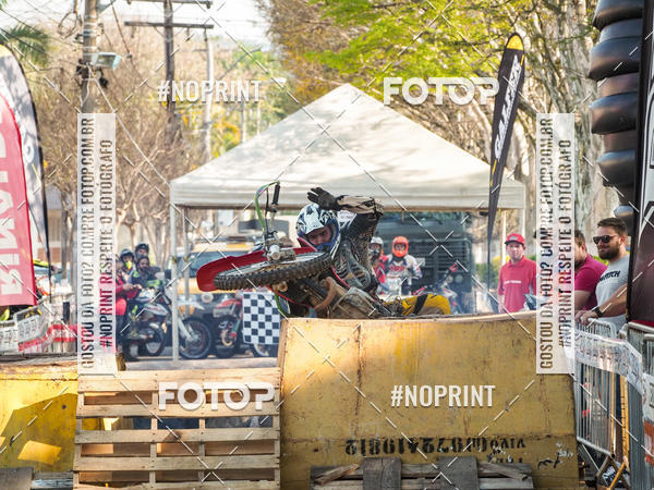 Buy your photos of the eventNight Track 2019 on Fotop