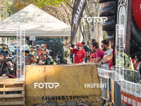 Buy your photos of the eventNight Track 2019 on Fotop