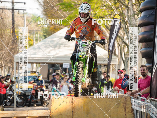 Buy your photos of the eventNight Track 2019 on Fotop