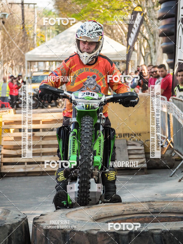 Buy your photos of the eventNight Track 2019 on Fotop