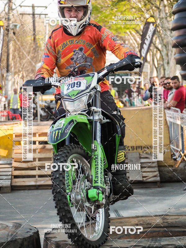 Buy your photos of the eventNight Track 2019 on Fotop