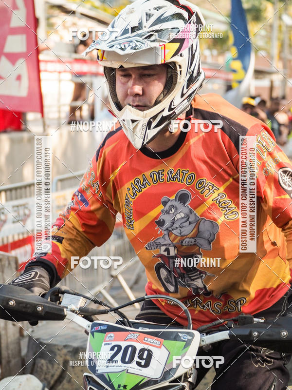 Buy your photos of the eventNight Track 2019 on Fotop