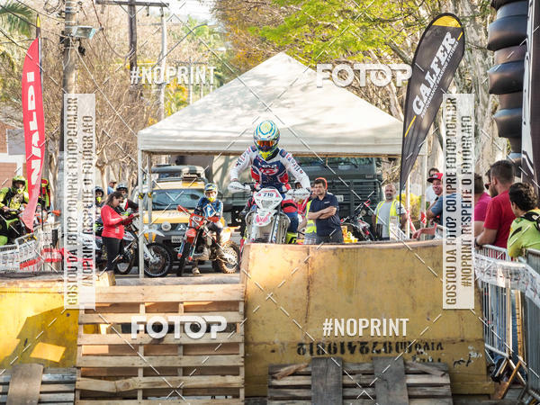 Buy your photos of the eventNight Track 2019 on Fotop