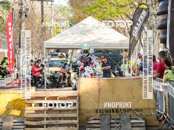 Buy your photos of the eventNight Track 2019 on Fotop